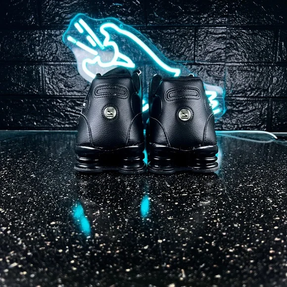 Nike Shox NZ Triple Black Men display picture 1